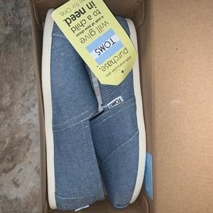 Classic Toms blue slub chambray